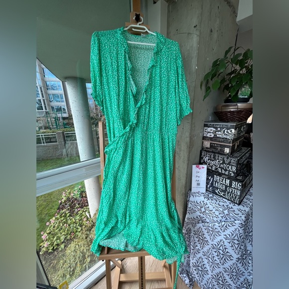 Old Navy Midi waist tie dress with ruffle, size XXL | never worn - Picture 2 of 7